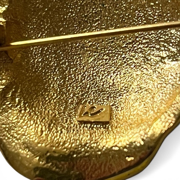 Liz Claiborne Enamel Tropical Fish Brooch Gold Tone Pin - Picture 2 of 5